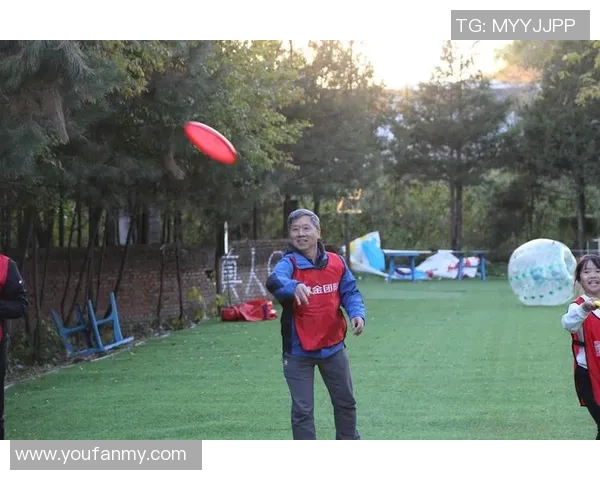 飞盘盛宴:深入解析广州飞盘队员的个人技能与团队协作 飞盘盛宴:深入解析广州飞盘队员的个人技能与团队协作